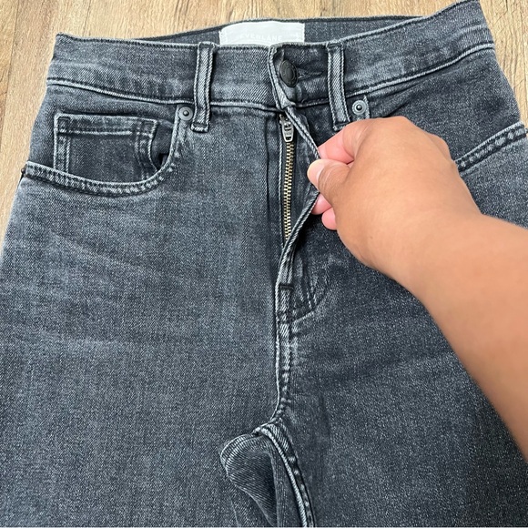 Everlane The Cheeky Jean Washed Black - Picture 10 of 12